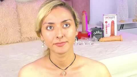 Snapshot of lunitadiva chatting on November 19, 1:55 pm lunitadiva online show from November 19, 1:55 pm