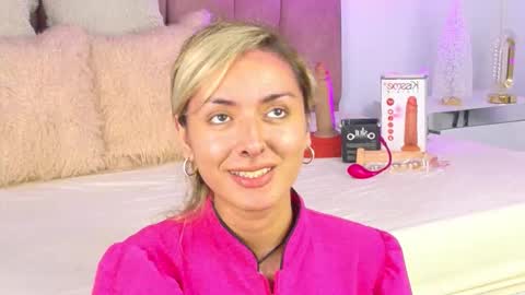 Snapshot of lunitadiva chatting on November 20, 1:44 pm lunitadiva online show from November 20, 1:44 pm