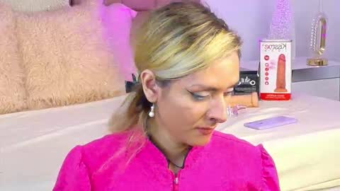 Snapshot of lunitadiva chatting on November 21, 2:05 pm lunitadiva online show from November 21, 2:05 pm