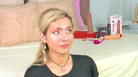 Snapshot of lunitadiva chatting on November 25, 1:22 pm lunitadiva online show from November 25, 1:22 pm