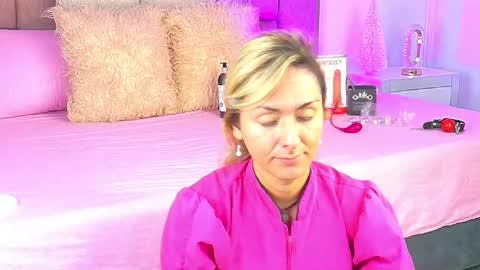 Snapshot of lunitadiva chatting on December 16, 1:49 pm lunitadiva online show from December 16, 1:49 pm