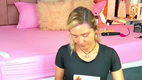 Snapshot of lunitadiva chatting on December 22, 2:47 pm lunitadiva online show from December 22, 2:47 pm