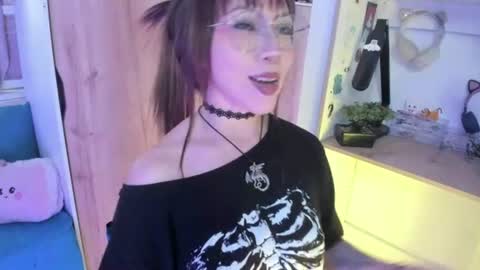 Snapshot of lunivyra chatting on July 8, 4:22 pm lunivyra online show from July 8, 4:22 pm