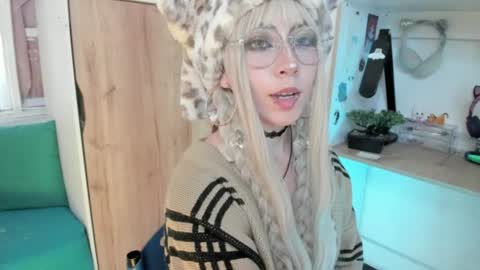 Snapshot of lunivyra chatting on July 23, 5:00 pm lunivyra online show from July 23, 5:00 pm
