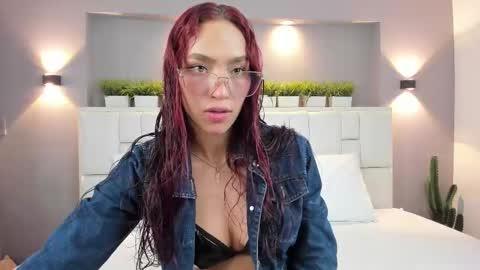 L U N N A online show from October 18, 3:53 am