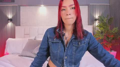 L U N N A online show from April 8, 4:12 am