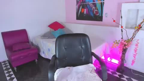 LunoxLili online show from December 4, 6:06 pm