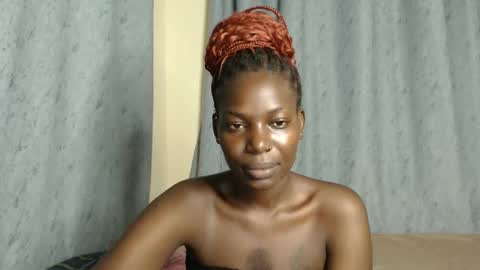 luo_queen online show from November 24, 10:53 pm