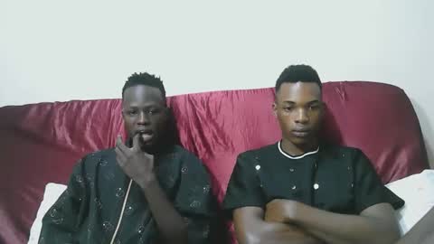 luoislove online show from April 2, 5:38 am