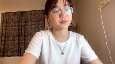 Snapshot of lupefaulker chatting on February 26, 3:11 pm Roxie online show from February 26, 3:11 pm