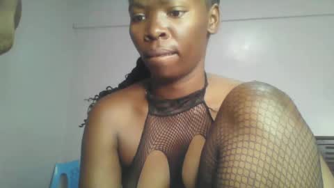 Snapshot of lusciouscaramel_ chatting on December 9, 5:51 am caramel online show from December 9, 5:51 am