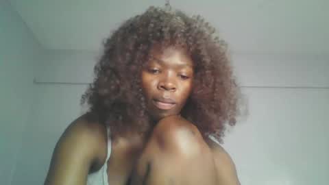 Snapshot of lusciouscaramel_ chatting on December 21, 2:52 am caramel online show from December 21, 2:52 am