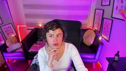 Snapshot of lusiana__ chatting on May 8, 11:37 am Luci online show from May 8, 11:37 am
