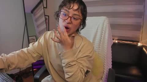 Snapshot of lusiana__ chatting on May 12, 12:35 pm Luci online show from May 12, 12:35 pm
