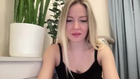 Snapshot of lusiluv chatting on February 5, 7:40 pm lusiluv online show from February 5, 7:40 pm