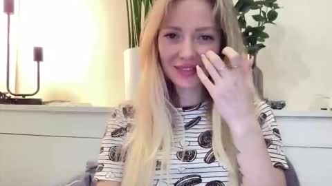 Snapshot of lusiluv chatting on February 7, 9:29 pm lusiluv online show from February 7, 9:29 pm