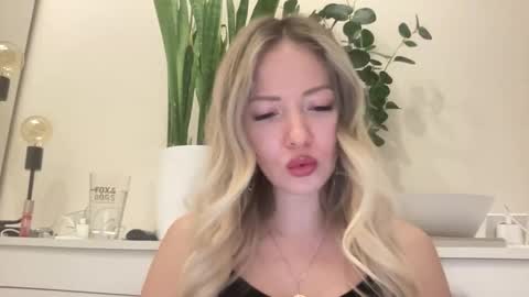 Snapshot of lusiluv chatting on February 27, 7:25 pm lusiluv online show from February 27, 7:25 pm