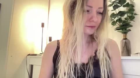 Snapshot of lusiluv chatting on March 3, 7:20 pm lusiluv online show from March 3, 7:20 pm