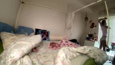 LOLA online show from May 31, 4:47 pm