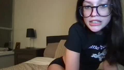 Snapshot of lustfullivxo chatting on March 7, 2:46 am Liv 3 online show from March 7, 2:46 am