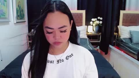 Snapshot of lustfuloffendertrina chatting on January 9, 8:34 am Trina online show from January 9, 8:34 am