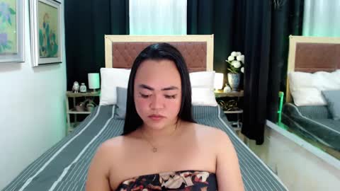 Snapshot of lustfuloffendertrina chatting on January 29, 9:01 am Trina online show from January 29, 9:01 am