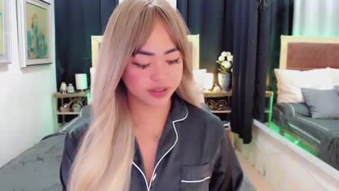 Snapshot of lustfuloffendertrina chatting on February 8, 4:47 am Trina online show from February 8, 4:47 am