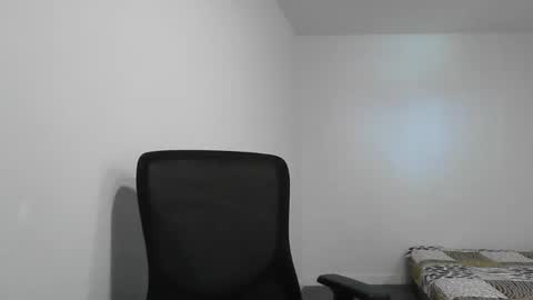 Snapshot of lustyhunk95 chatting on December 8, 4:04 am lustyhunk95 online show from December 8, 4:04 am