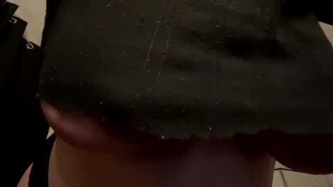 lustytits85 online show from January 1, 12:44 pm