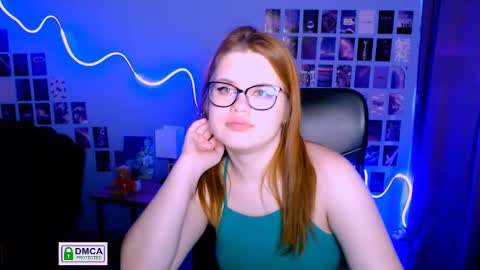 lusy_puff online show from March 2, 4:42 pm