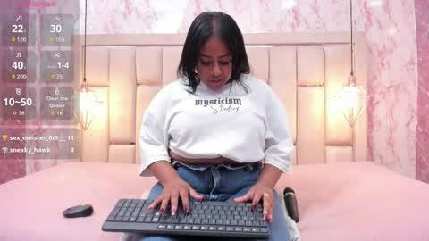 Snapshot of luu_adams chatting on May 5, 7:33 pm Luu online show from May 5, 7:33 pm