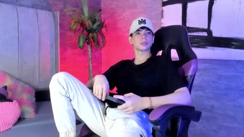 Snapshot of luuck_6 chatting on February 24, 7:17 am luuck online show from February 24, 7:17 am