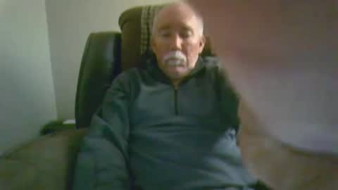 Snapshot of luv269er chatting on December 7, 3:14 am luv269er online show from December 7, 3:14 am