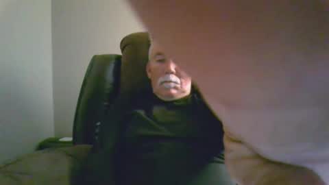 Snapshot of luv269er chatting on February 13, 6:09 am luv269er online show from February 13, 6:09 am