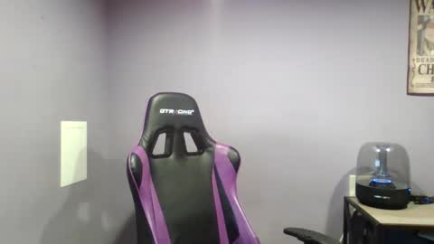 Snapshot of luv2likslit611455 chatting on September 12, 3:50 am Luv2likslit online show from September 12, 3:50 am