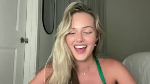 Snapshot of luvaimee chatting on September 21, 4:03 am Aimee online show from September 21, 4:03 am