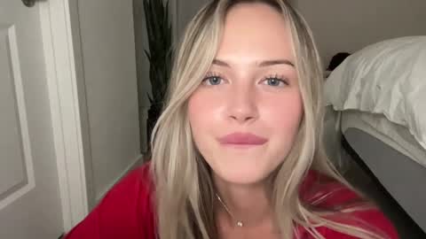 Snapshot of luvaimee chatting on October 7, 2:53 am Aimee online show from October 7, 2:53 am