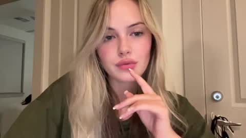 Aimee online show from February 21, 3:07 am