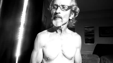 Snapshot of luvdezire chatting on May 18, 8:58 pm Peter Jacksone online show from May 18, 8:58 pm