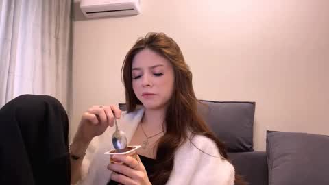 Snapshot of luveniamaurey chatting on February 19, 8:32 am Adele online show from February 19, 8:32 am