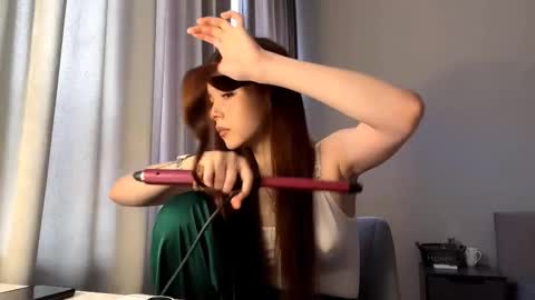 Snapshot of luveniamaurey chatting on February 26, 8:35 am Adele online show from February 26, 8:35 am