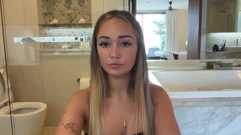 Snapshot of luvlivvyy chatting on November 12, 8:48 am Livvyy online show from November 12, 8:48 am