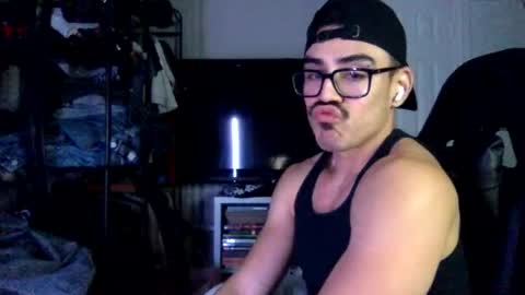 Snapshot of luvrboy77 chatting on June 25, 7:13 am luvrboy77 online show from June 25, 7:13 am