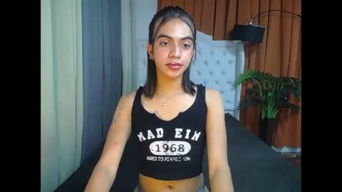 Snapshot of luvrr_trixie chatting on January 19, 12:09 pm luvrr_trixie online show from January 19, 12:09 pm