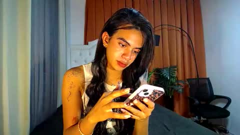 Snapshot of luvrr_trixie chatting on February 9, 12:20 pm luvrr_trixie online show from February 9, 12:20 pm