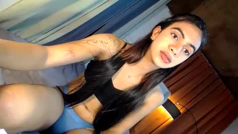 Snapshot of luvrr_trixie chatting on March 9, 12:20 pm luvrr_trixie online show from March 9, 12:20 pm