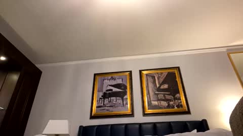 luvs2kiss online show from September 11, 4:56 am