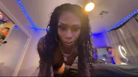 Snapshot of luvvlee chatting on September 15, 11:49 pm luvvlee online show from September 15, 11:49 pm