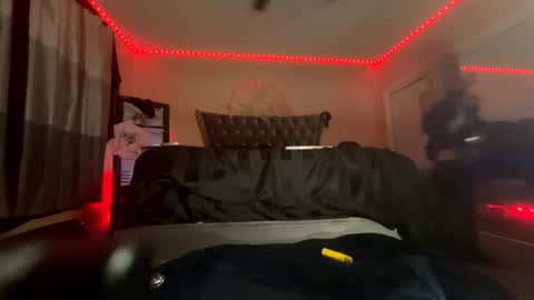 luvvlee online show from February 17, 6:43 am