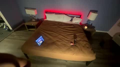 luvvlee online show from April 2, 8:23 am